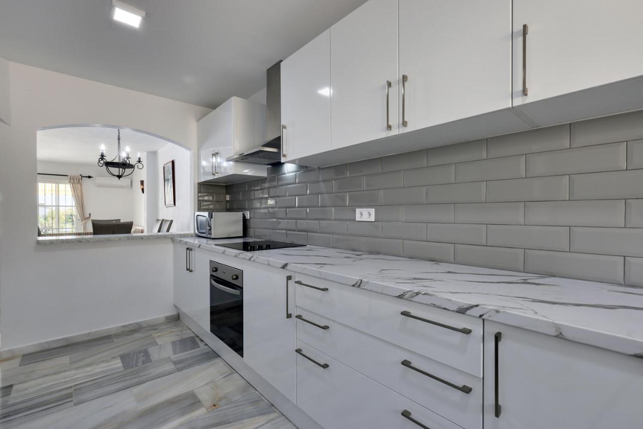 Quaint 2 Bedroom Townhouse With Pool Close To Sea! Беналмадена Екстериор снимка