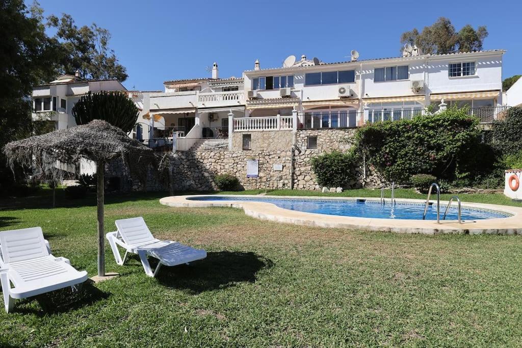 Quaint 2 Bedroom Townhouse With Pool Close To Sea! Беналмадена Екстериор снимка