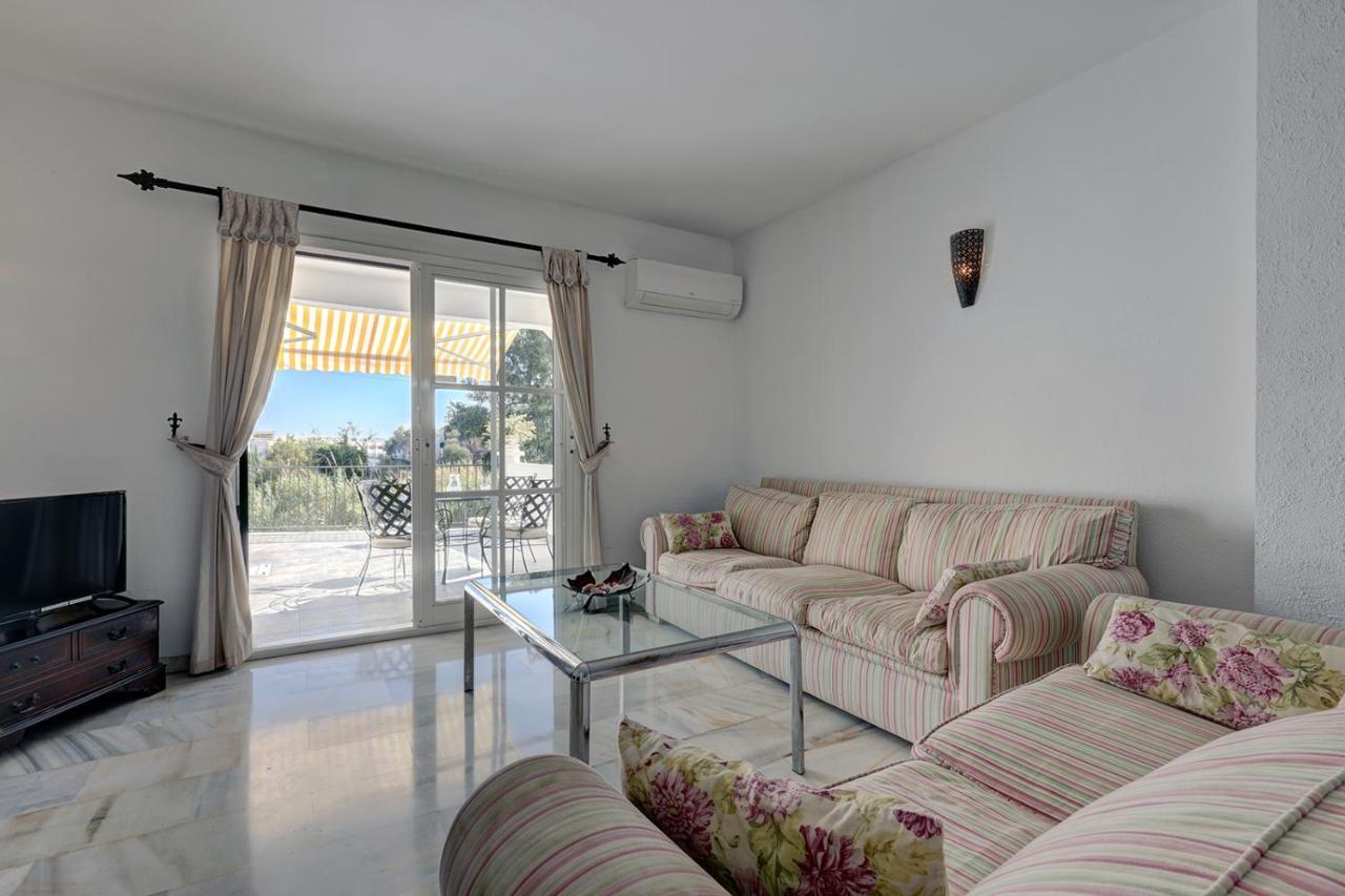 Quaint 2 Bedroom Townhouse With Pool Close To Sea! Беналмадена Екстериор снимка