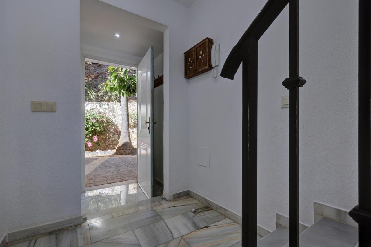 Quaint 2 Bedroom Townhouse With Pool Close To Sea! Беналмадена Екстериор снимка