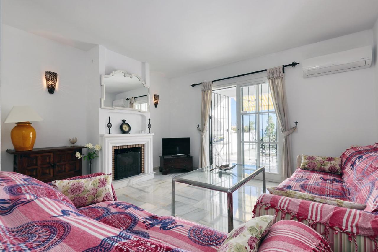 Quaint 2 Bedroom Townhouse With Pool Close To Sea! Беналмадена Екстериор снимка